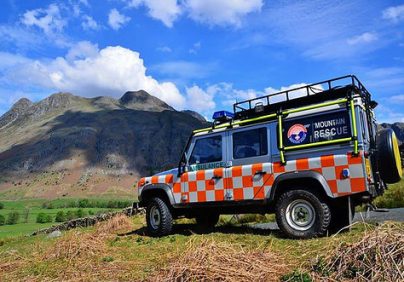 land rover mountain rescue
