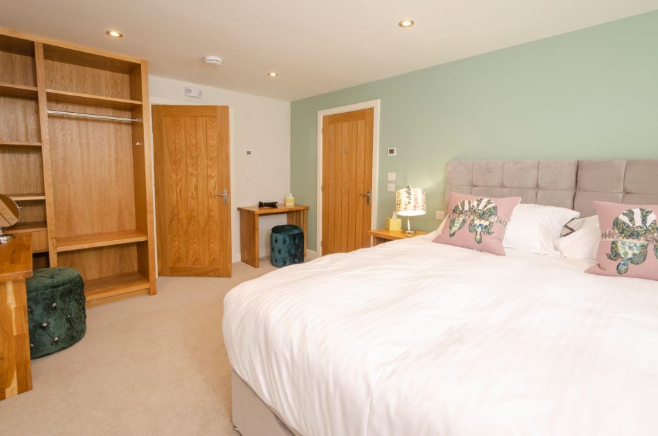 The Greenhouse cottage badger bedroom Skewith Large Group Accommodation in the Lake District
